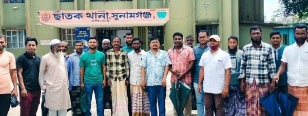 ছাতকে মরা চেলা নদী থেকে বালি উত্তোলন না করতে কয়েকটি গ্রামের মানুষের প্রতিবাদ